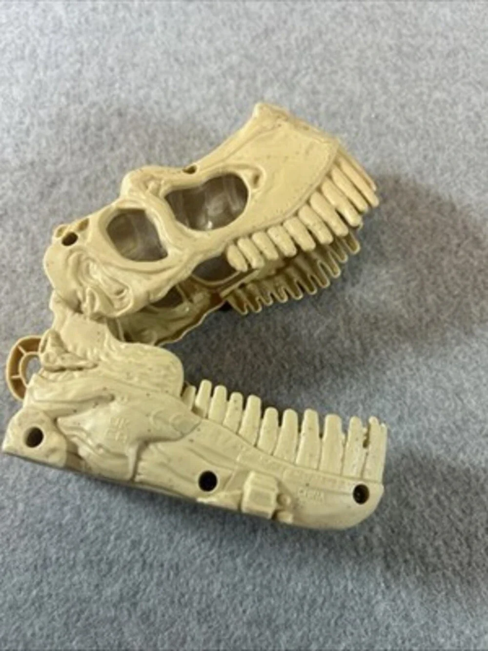 Dino Valley Tan Dinosaur Skull Carrying Case Jurassic…5”x 3” Midwoods Brand